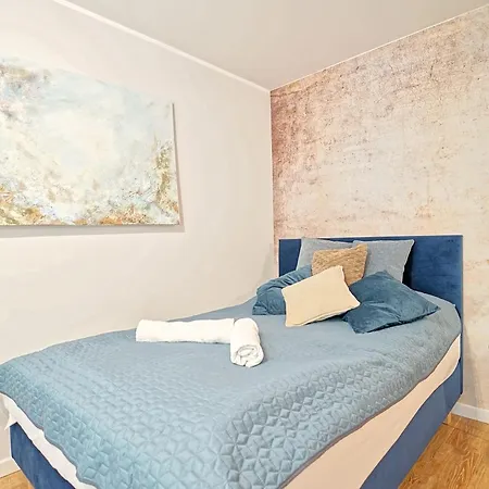 Apartment Everysky - Lesny Dom 16 - 18 *